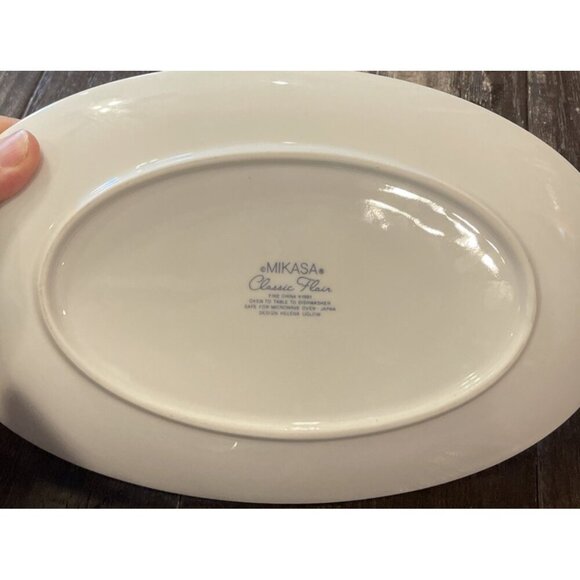 Mikasa Classic Flair White Embossed Calla Lilies‎ Gravy Boat With Underplate - Picture 4 of 4